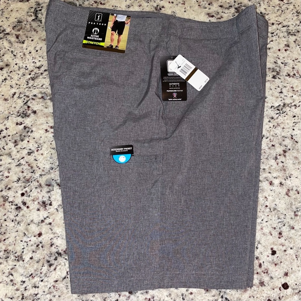 PGA TOUR NWT Golf Shorts Size 42 (Fits like 40)
